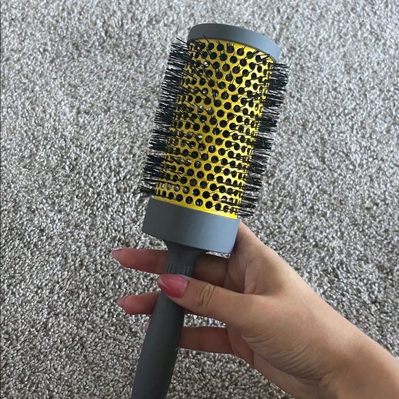 Drybar Vibrant Yellow and Gray Styling Brush - Picture 3 of 3